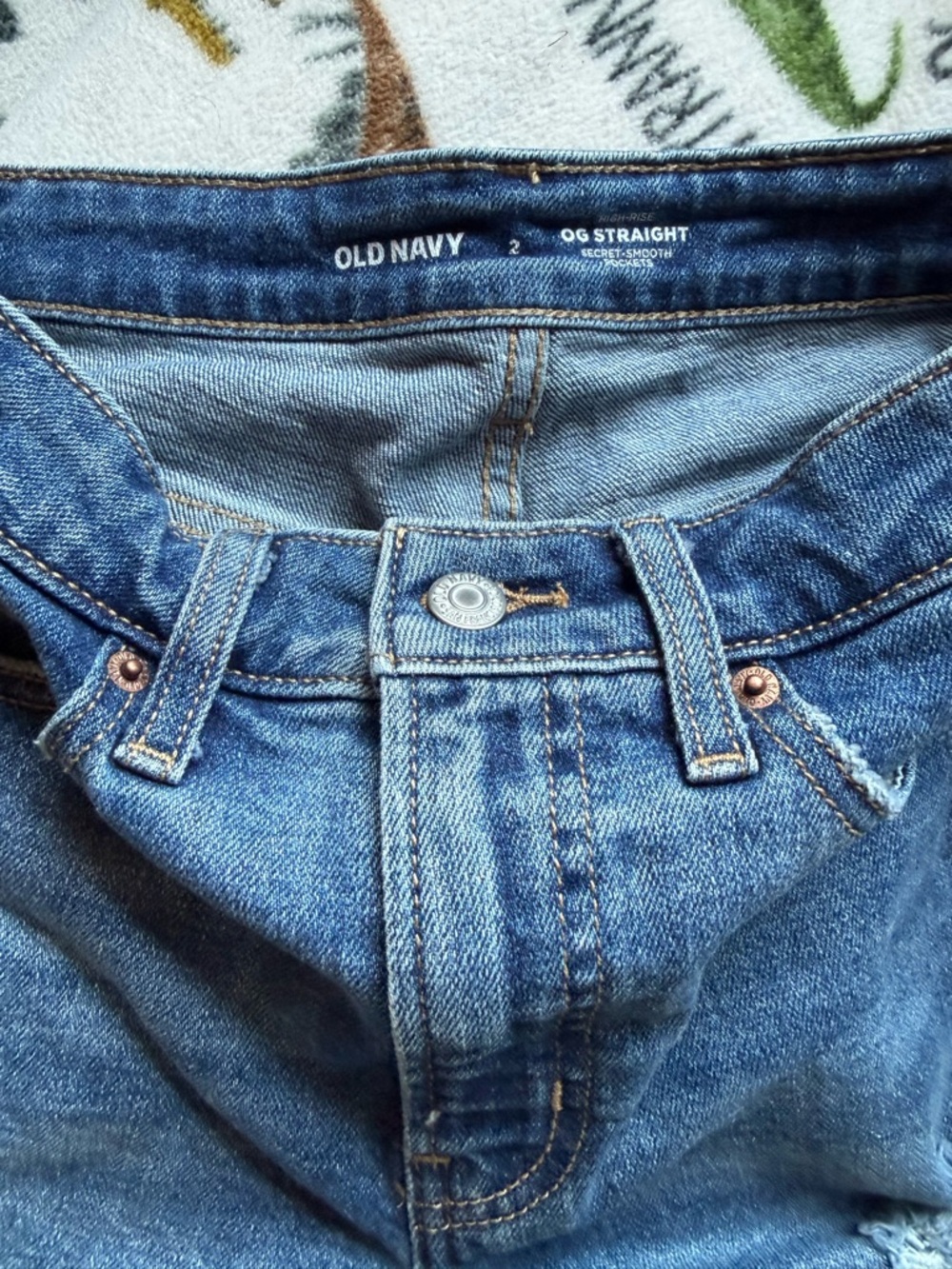Old Navy Blue Rolled-Hem Denim Shorts - Picture 2 of 3